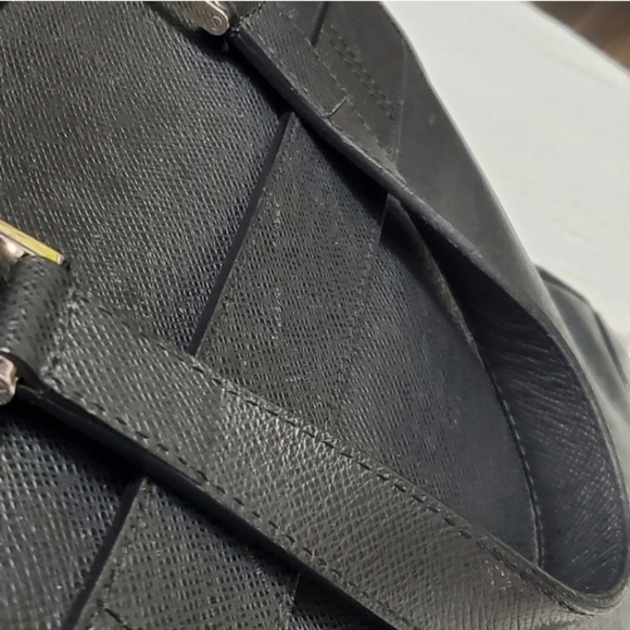 Authentic LOUIS VUITTON Taiga Leather Igor Briefcase - Ardoise Black - Picture 8 of 14